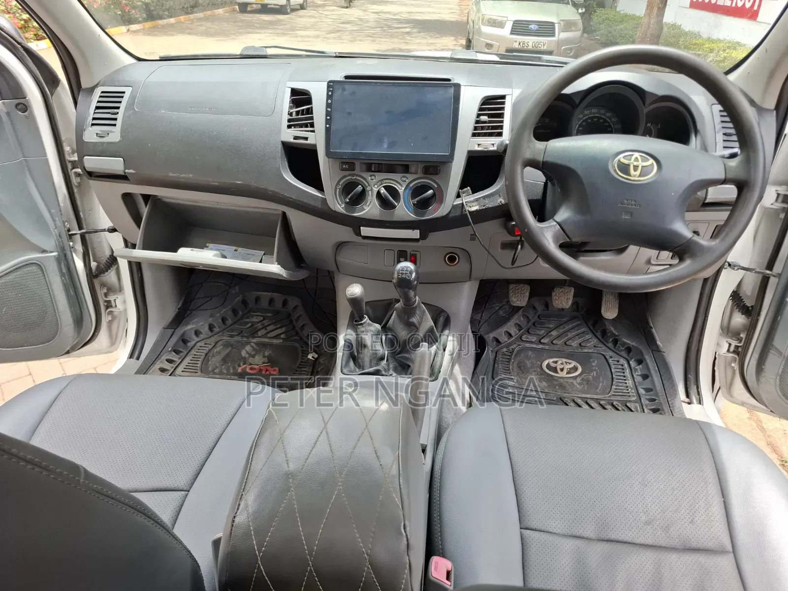 Toyota Hilux 2.5 D-4D 4X4 SRX 2009 White