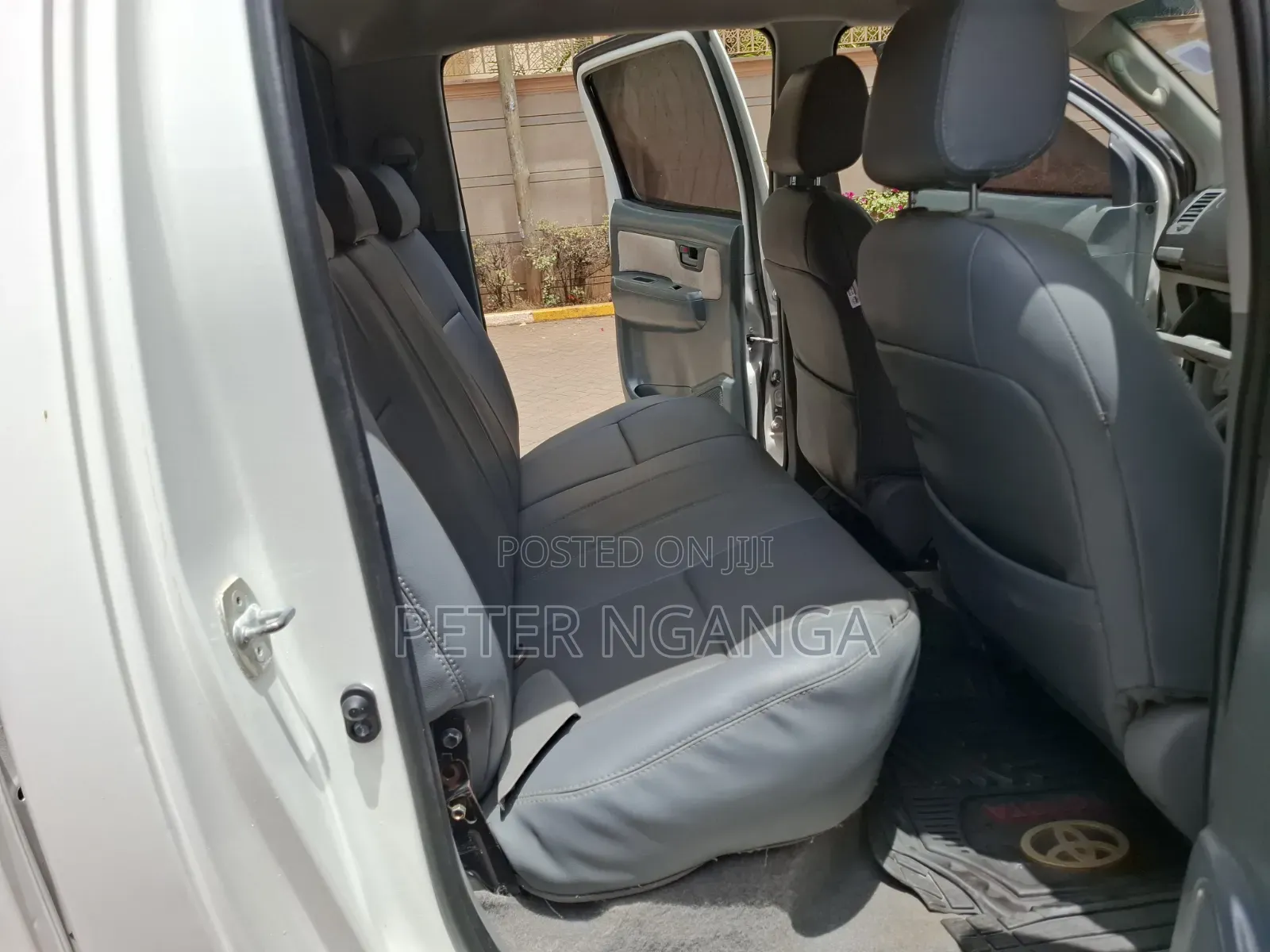 Toyota Hilux 2.5 D-4D 4X4 SRX 2009 White