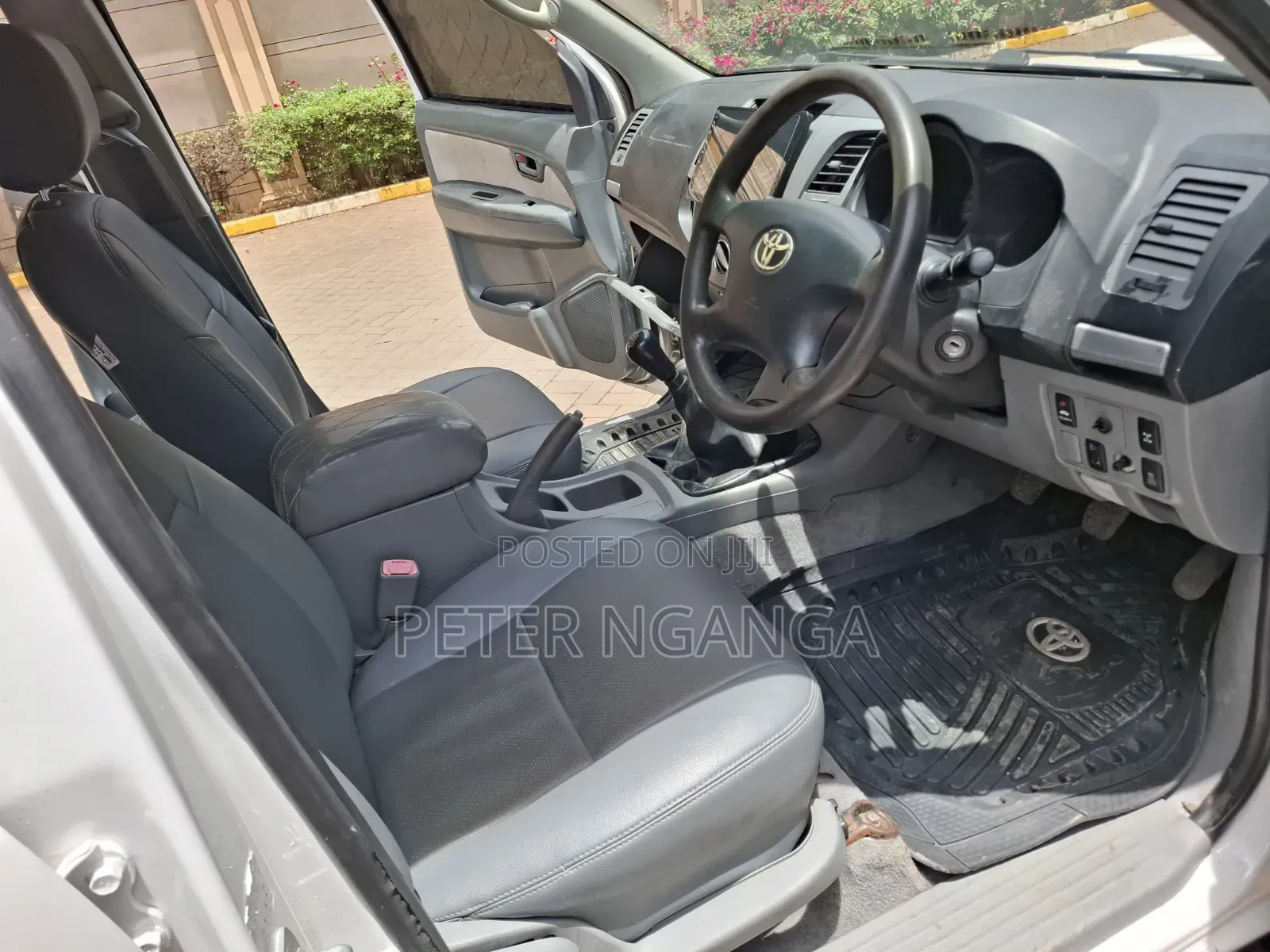 Toyota Hilux 2.5 D-4D 4X4 SRX 2009 White