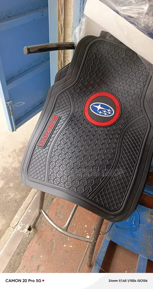 Honeycomb Pattern Subaru Mats 5pcwith Logo