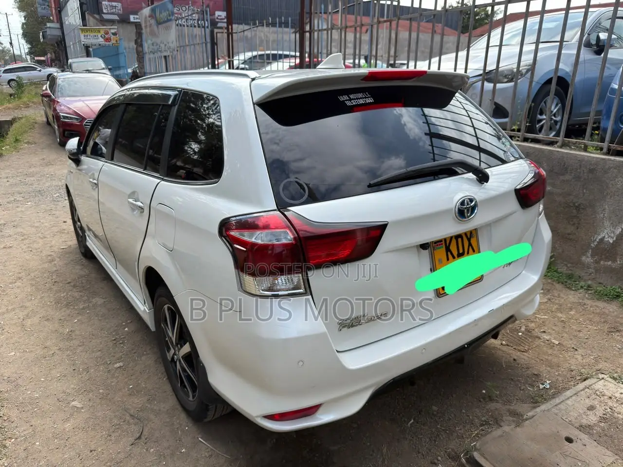 Toyota Corolla Fielder 1.5 Hybrid FWD 2019 White