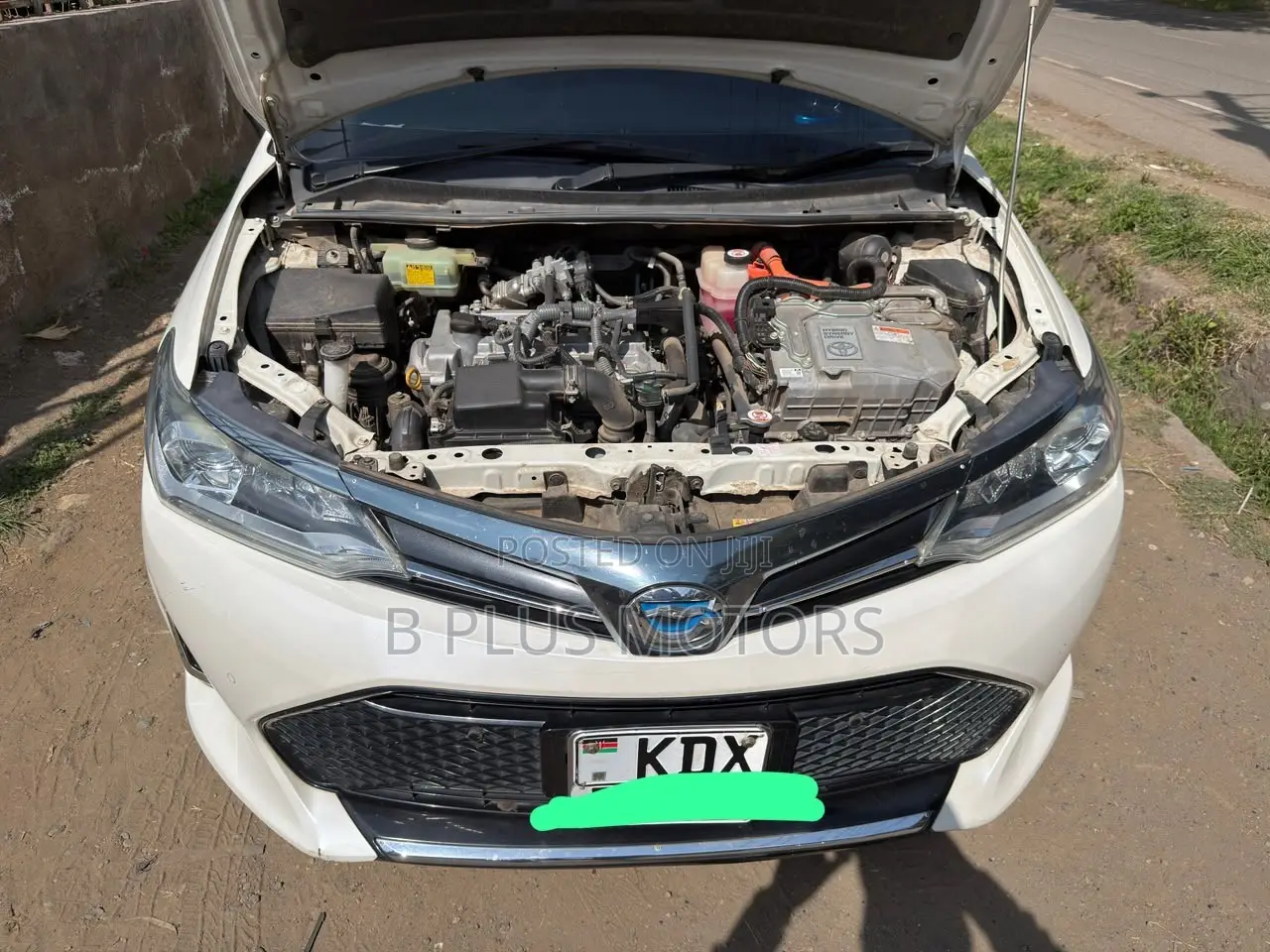 Toyota Corolla Fielder 1.5 Hybrid FWD 2019 White