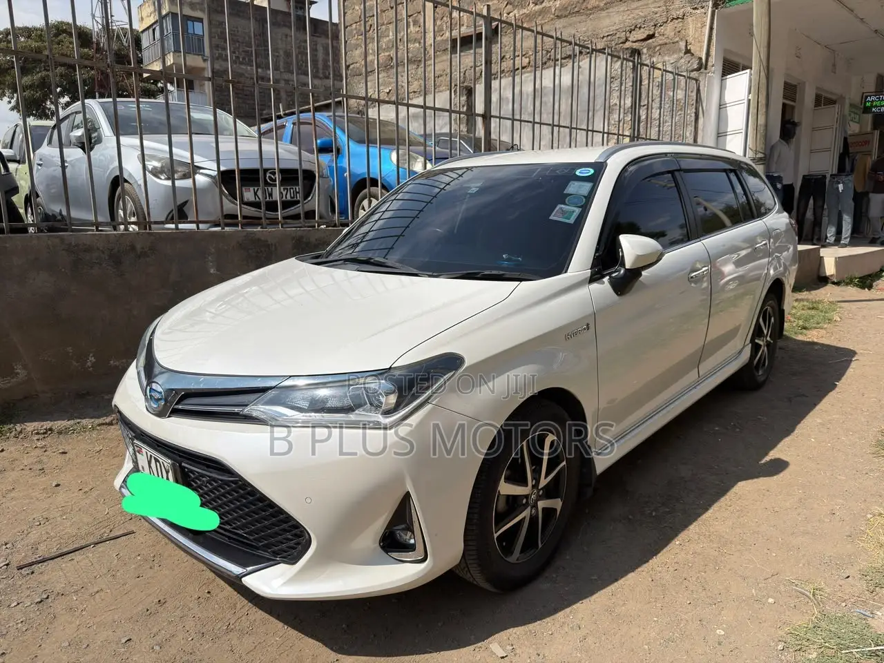 Toyota Corolla Fielder 1.5 Hybrid FWD 2019 White