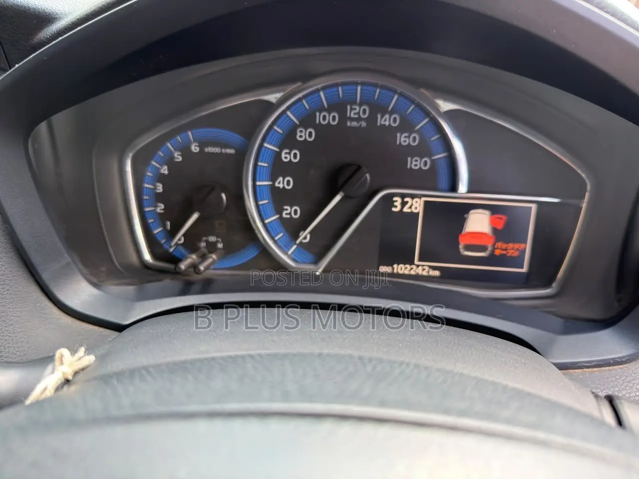 Toyota Corolla Fielder 1.5 Hybrid FWD 2019 White