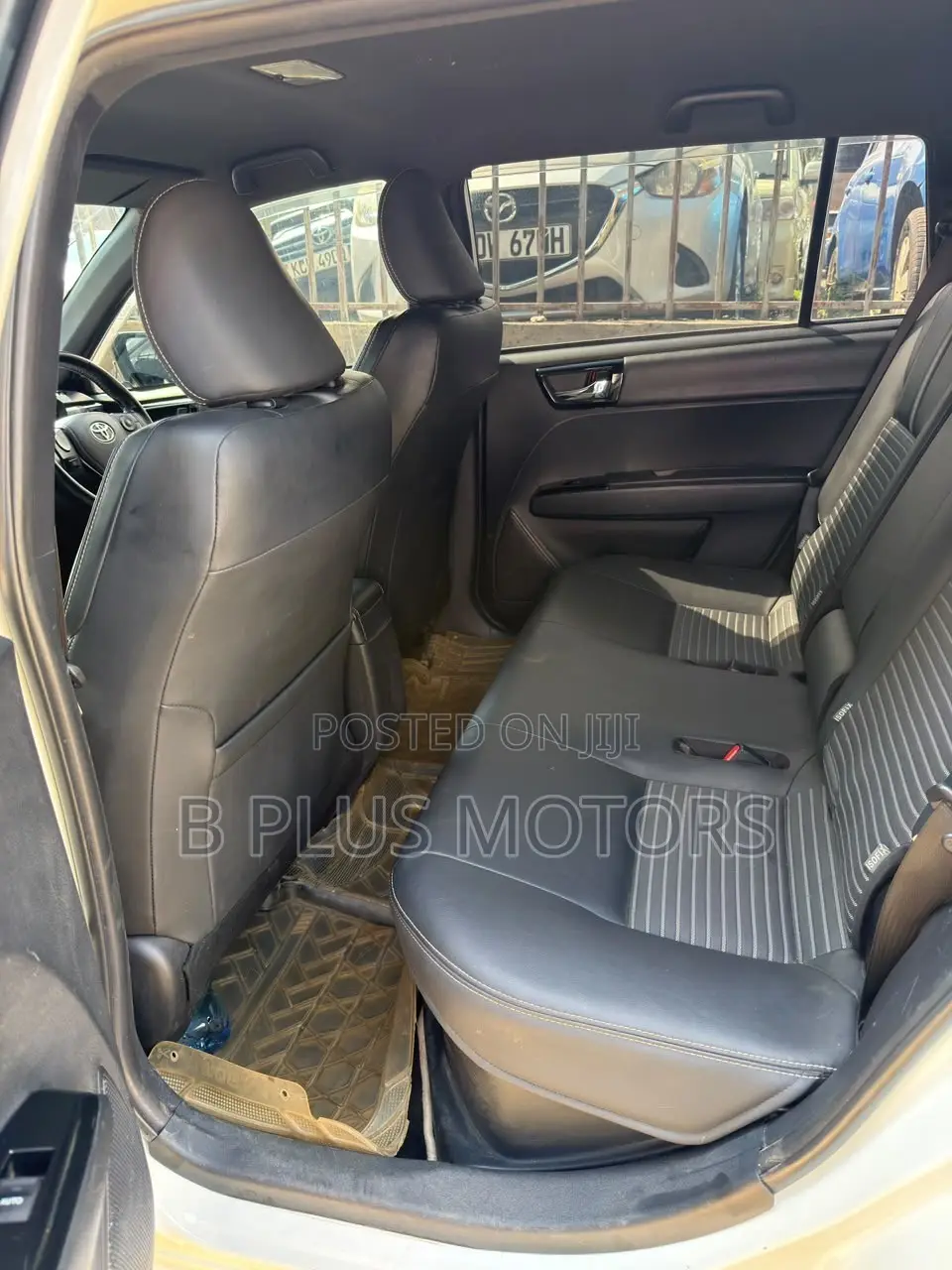 Toyota Corolla Fielder 1.5 Hybrid FWD 2019 White