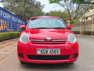 Toyota Sienta 2012 Red