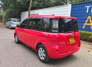 Toyota Sienta 2012 Red