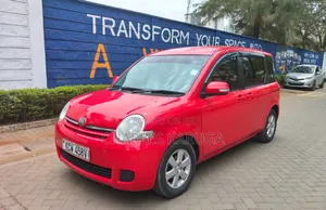 Toyota Sienta 2012 Red