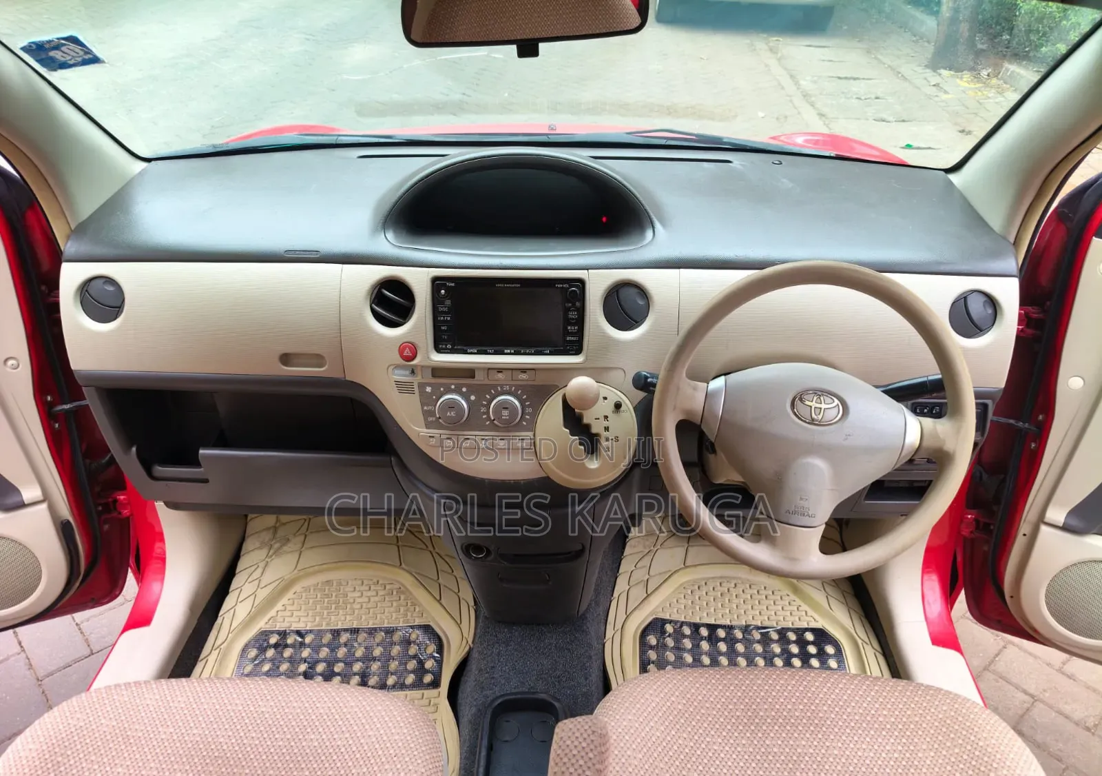Toyota Sienta 2012 Red