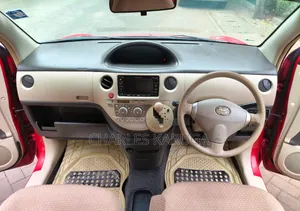 Toyota Sienta 2012 Red