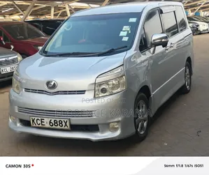 Toyota Voxy 2009 Silver