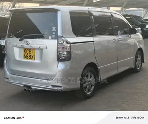 Toyota Voxy 2009 Silver