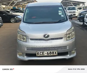 Toyota Voxy 2009 Silver