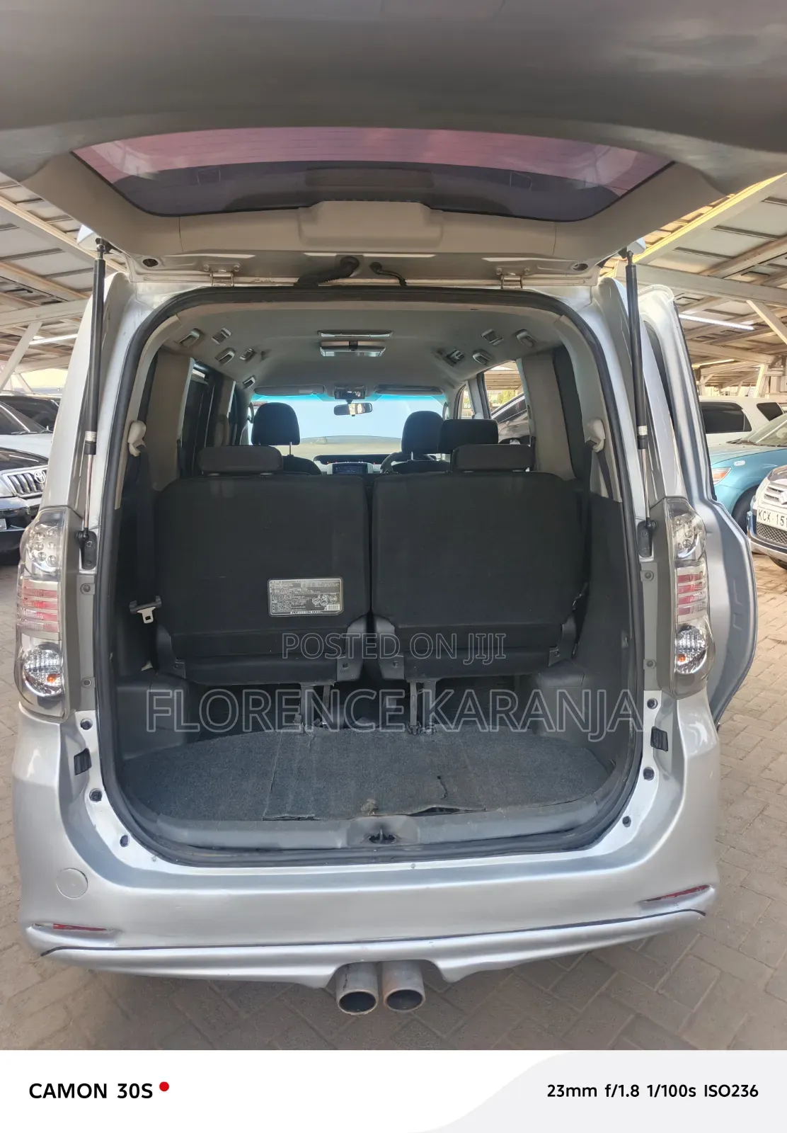 Toyota Voxy 2009 Silver