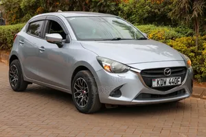 Toyota Vitz 2018 Silver