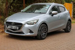 Toyota Vitz 2018 Silver