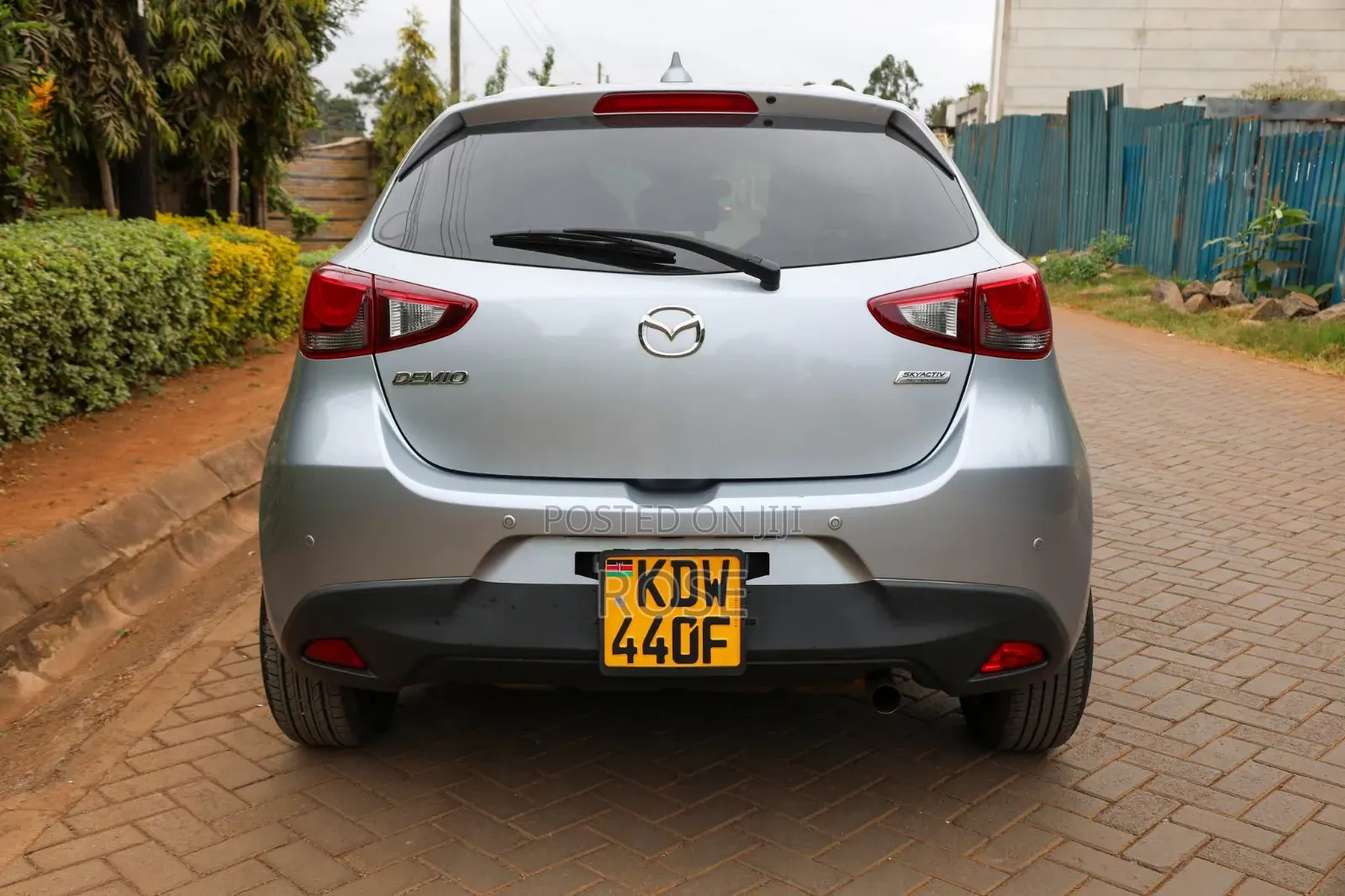 Toyota Vitz 2018 Silver