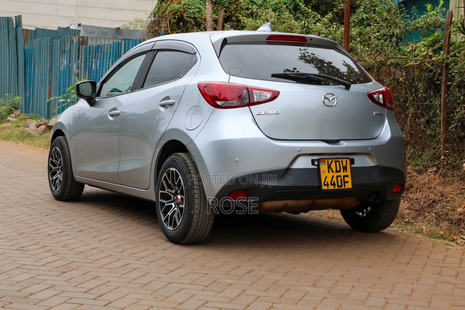 Toyota Vitz 2018 Silver