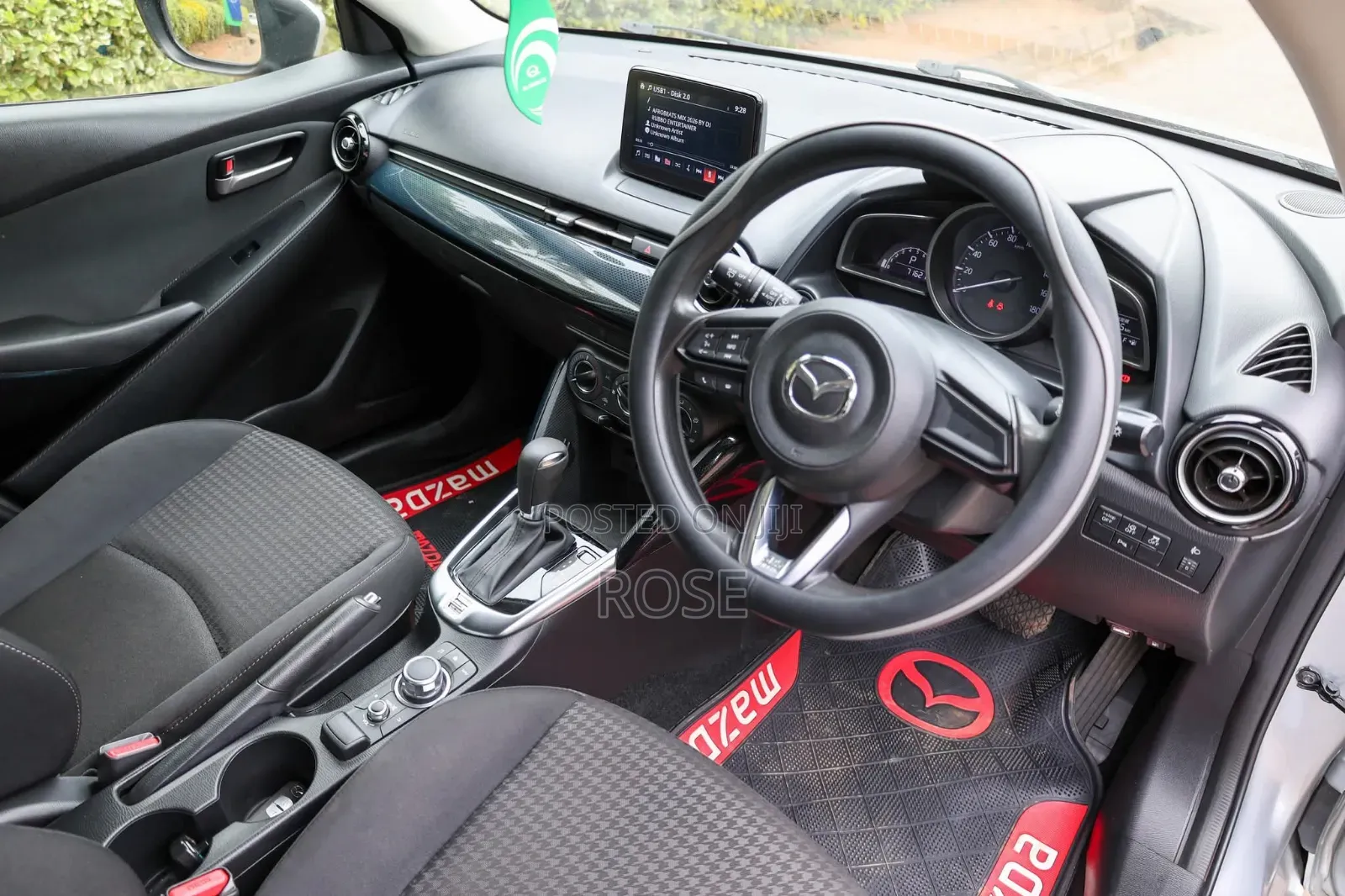 Toyota Vitz 2018 Silver