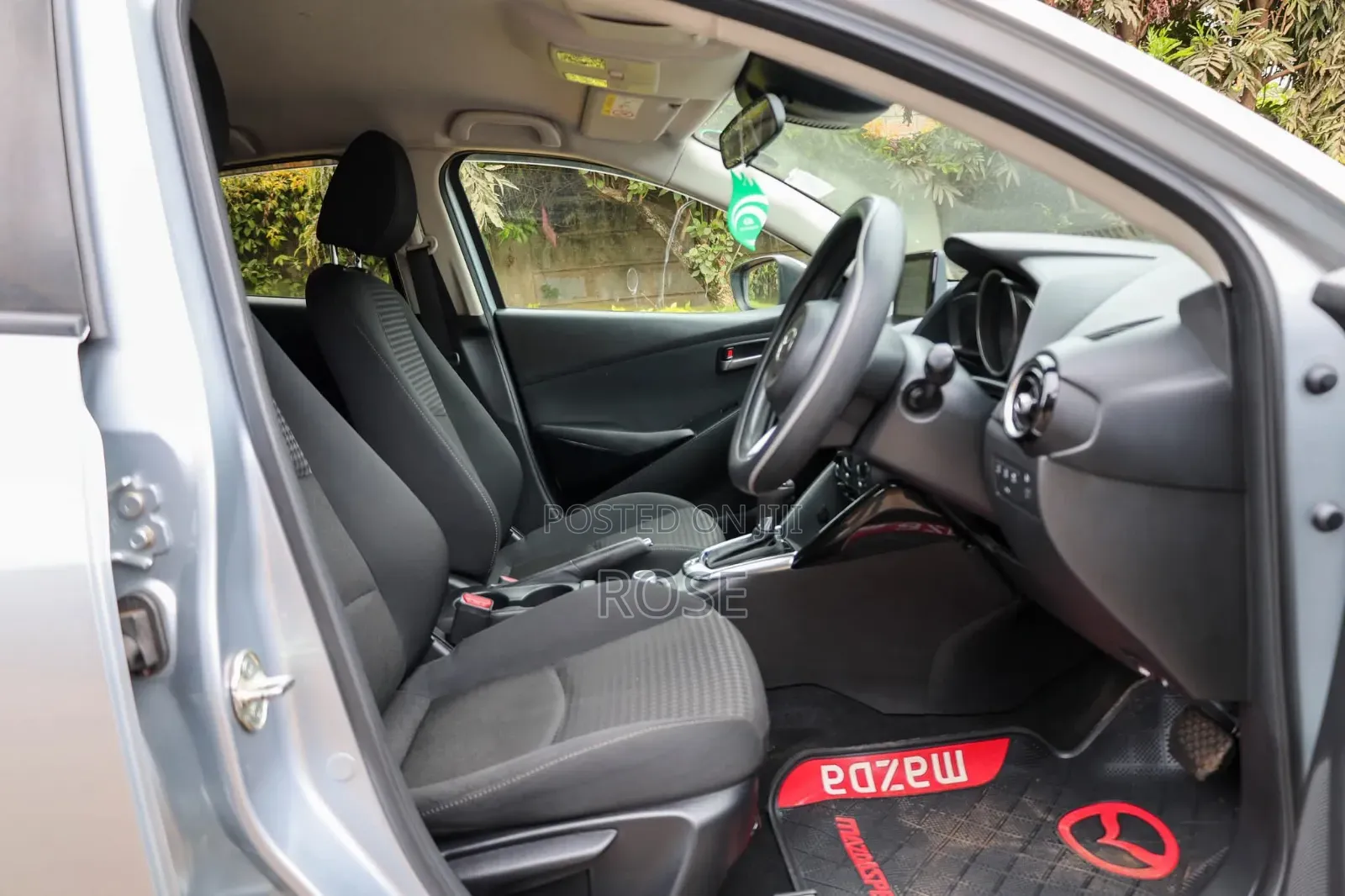 Toyota Vitz 2018 Silver
