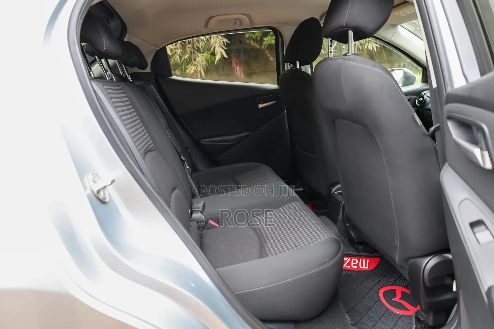 Toyota Vitz 2018 Silver
