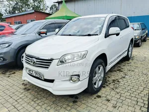 Toyota Vanguard 2012 White