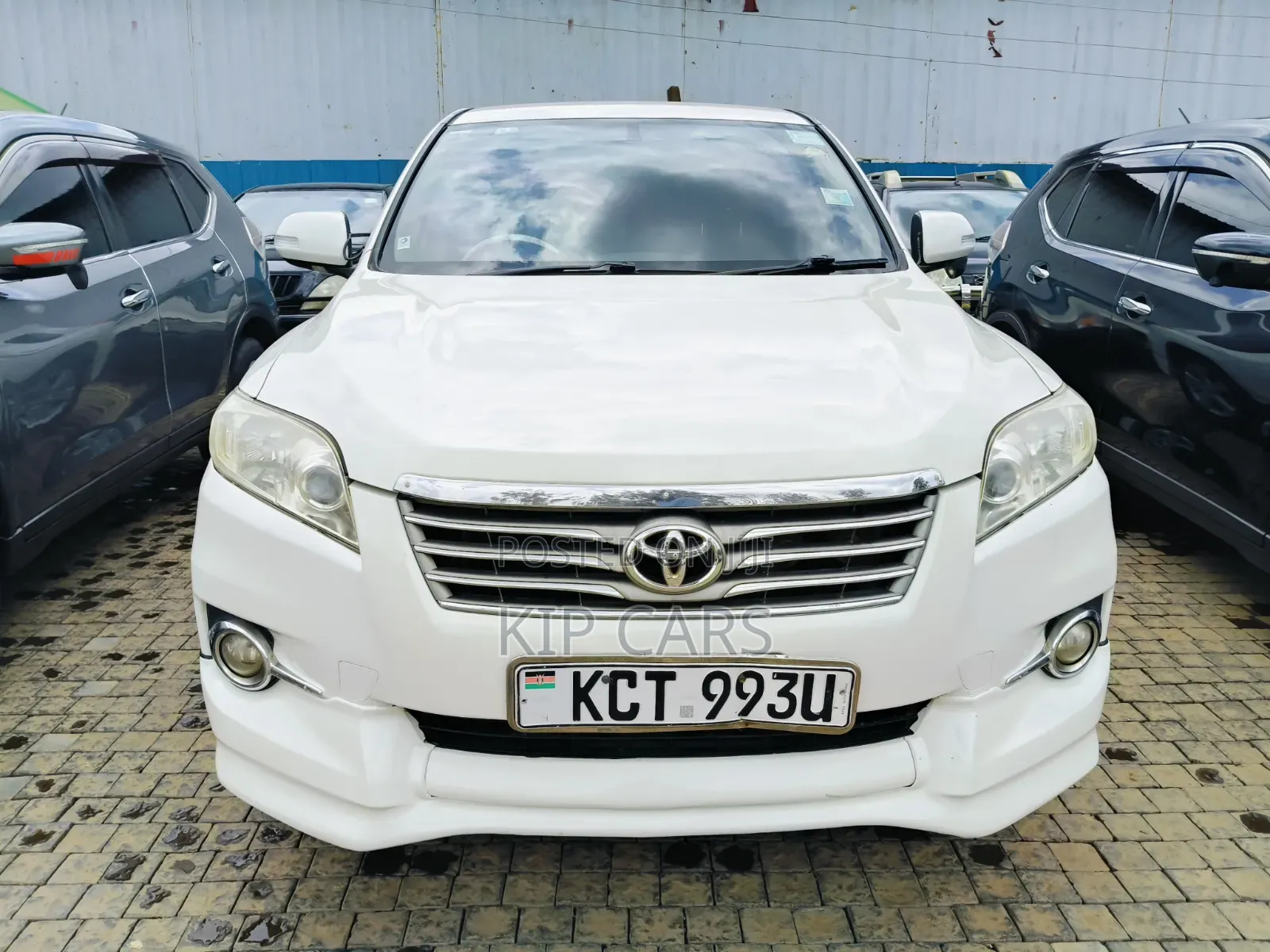 Toyota Vanguard 2012 White
