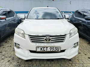 Toyota Vanguard 2012 White