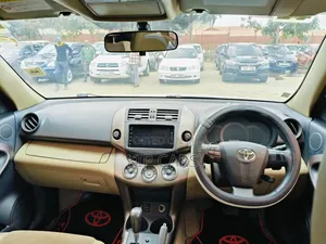 Toyota Vanguard 2012 White