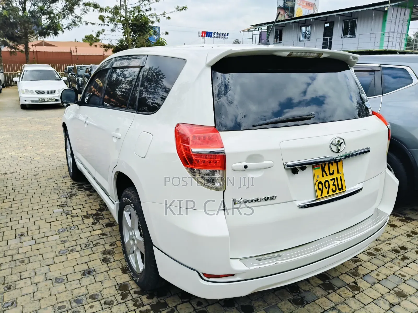 Toyota Vanguard 2012 White