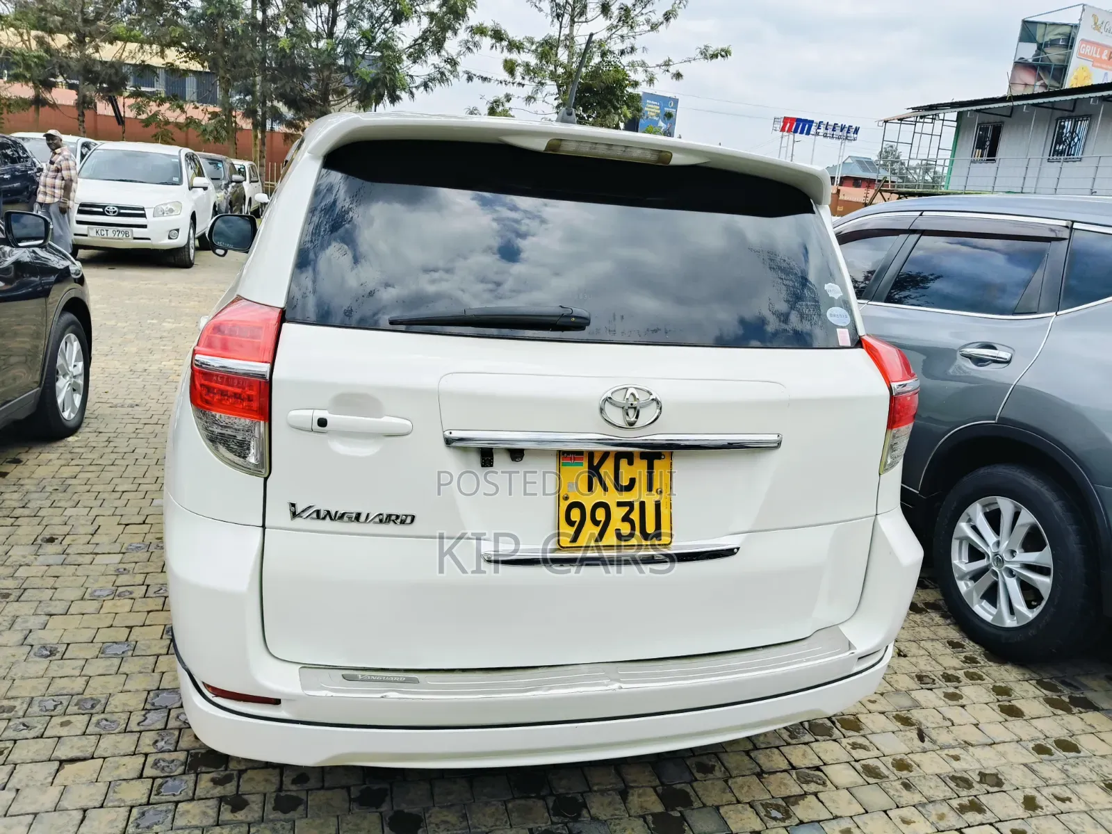 Toyota Vanguard 2012 White