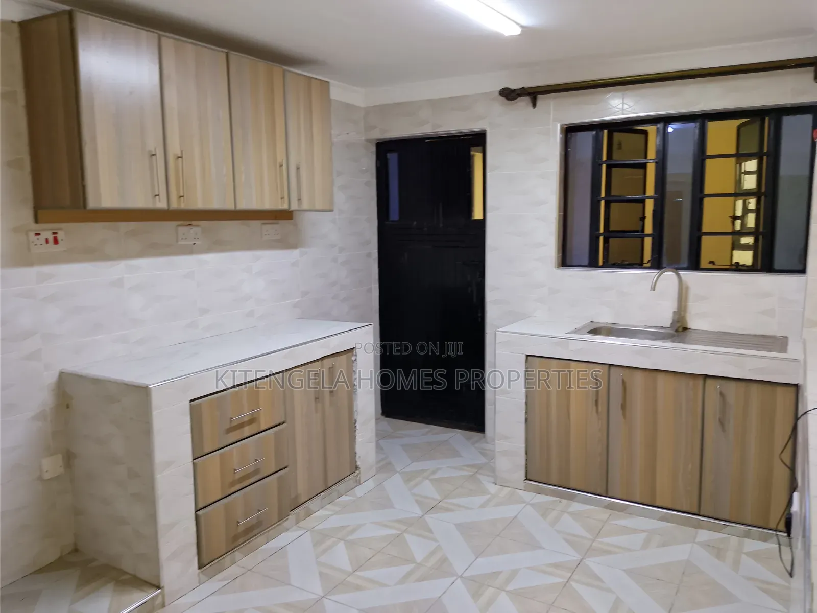 3bdrm Block of Flats in Utumishi, Kitengela for rent