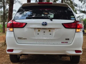 Toyota Corolla Fielder 1.5 Hybrid FWD 2020 White