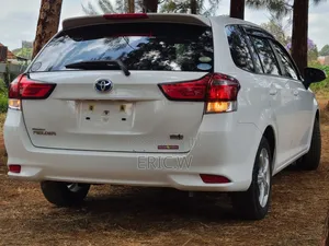 Toyota Corolla Fielder 1.5 Hybrid FWD 2020 White
