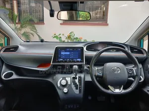 Toyota Sienta 2019 Green
