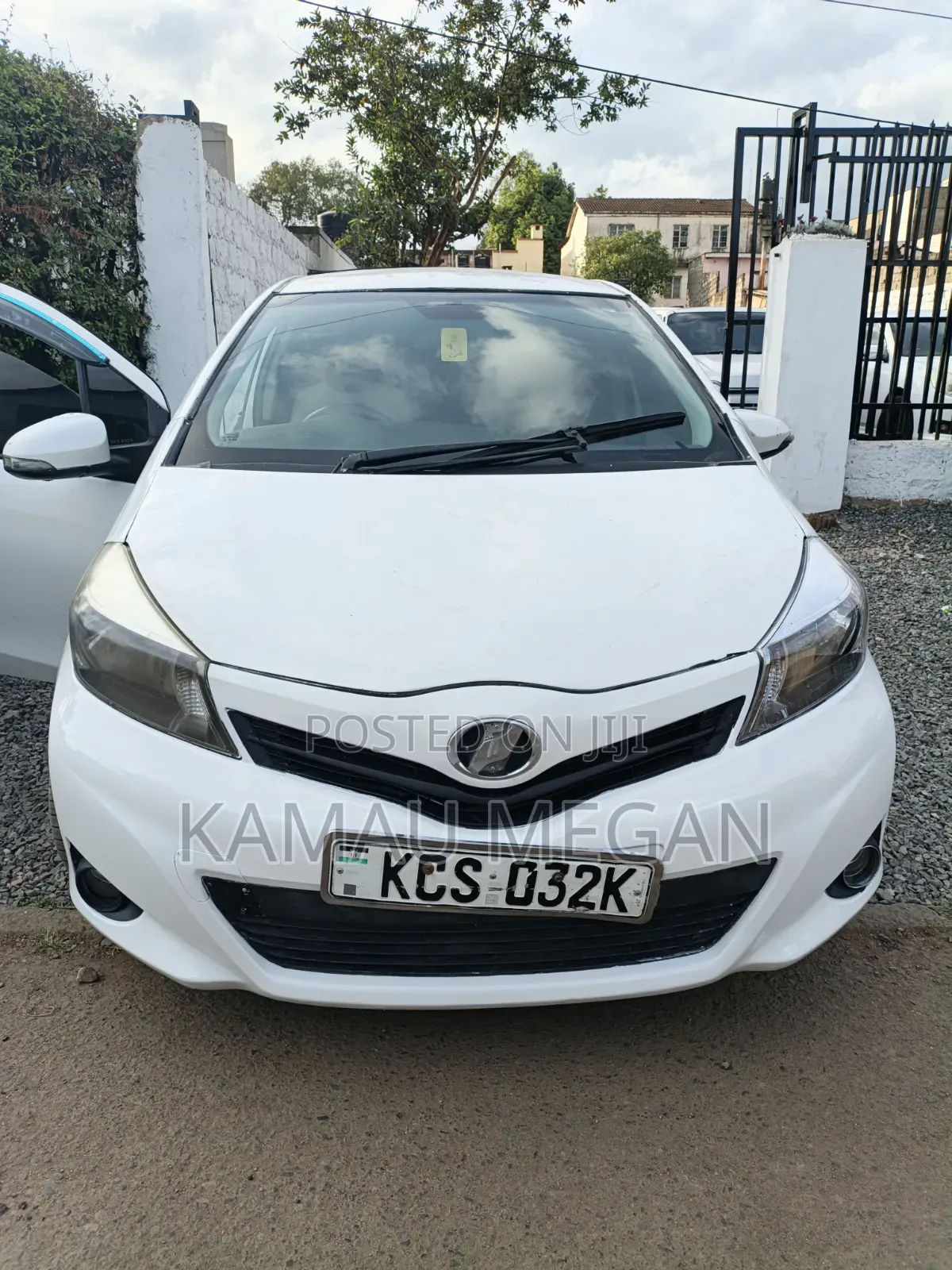 Toyota Vitz 2012 White