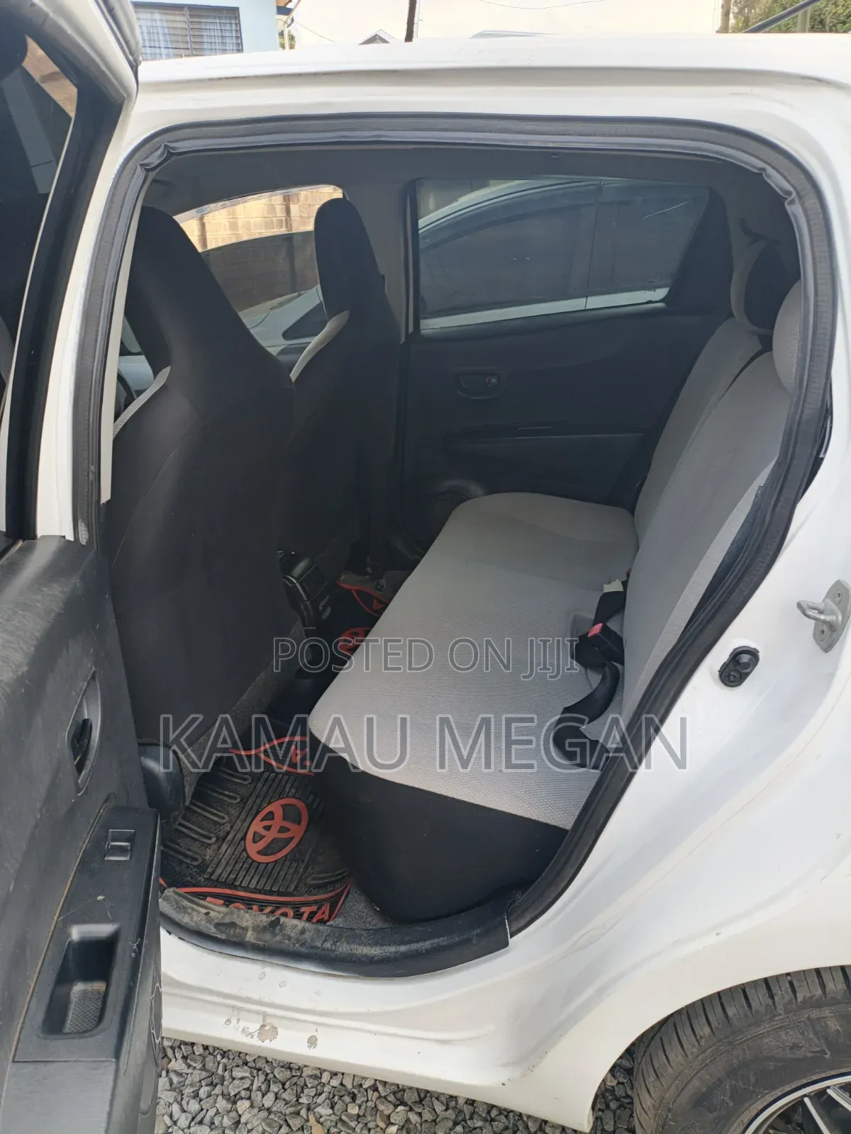 Toyota Vitz 2012 White