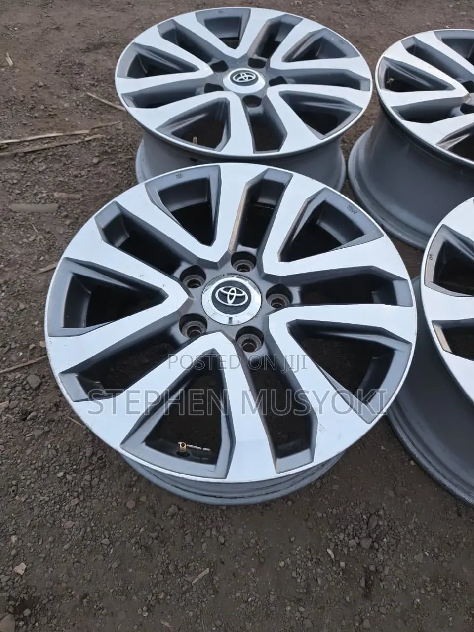 Toyota V8 Vx Sahara, Size 20inch Origiinal Rims