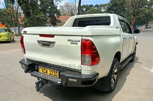 Toyota Hilux 2017 White