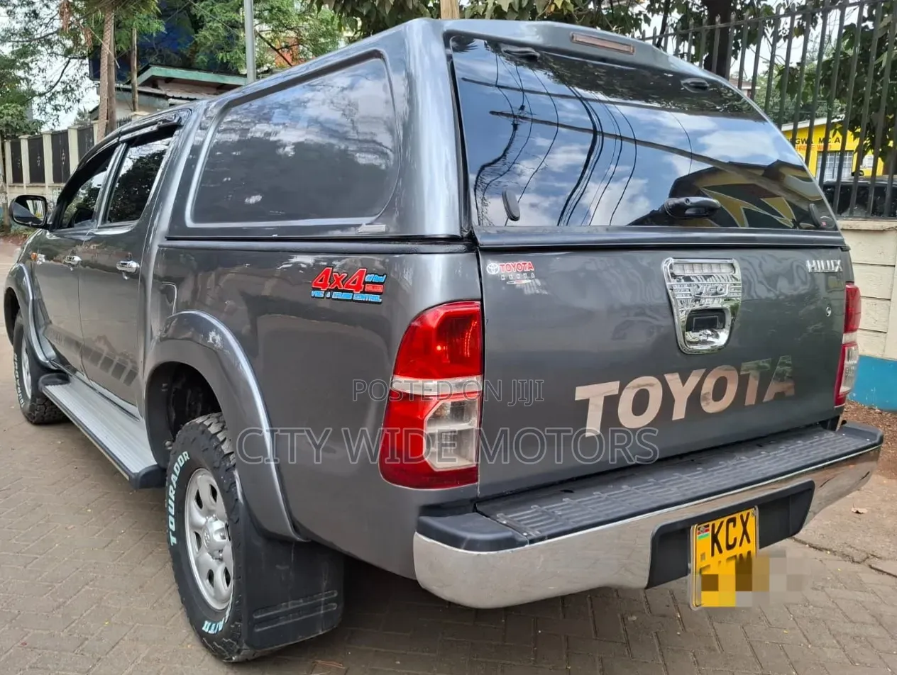 Toyota Hilux 2013 Silver