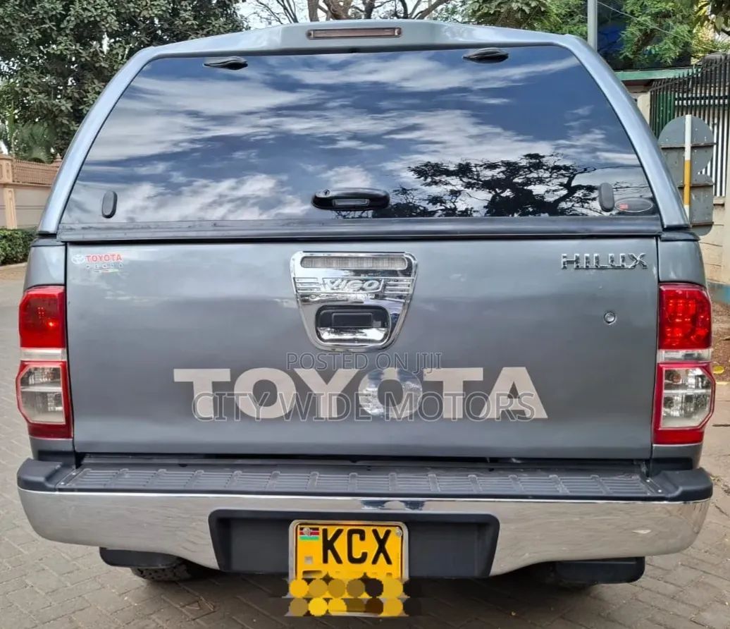Toyota Hilux 2013 Silver