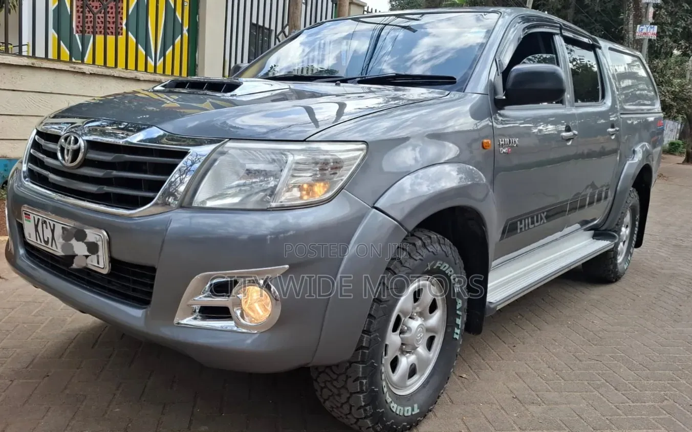 Toyota Hilux 2013 Silver