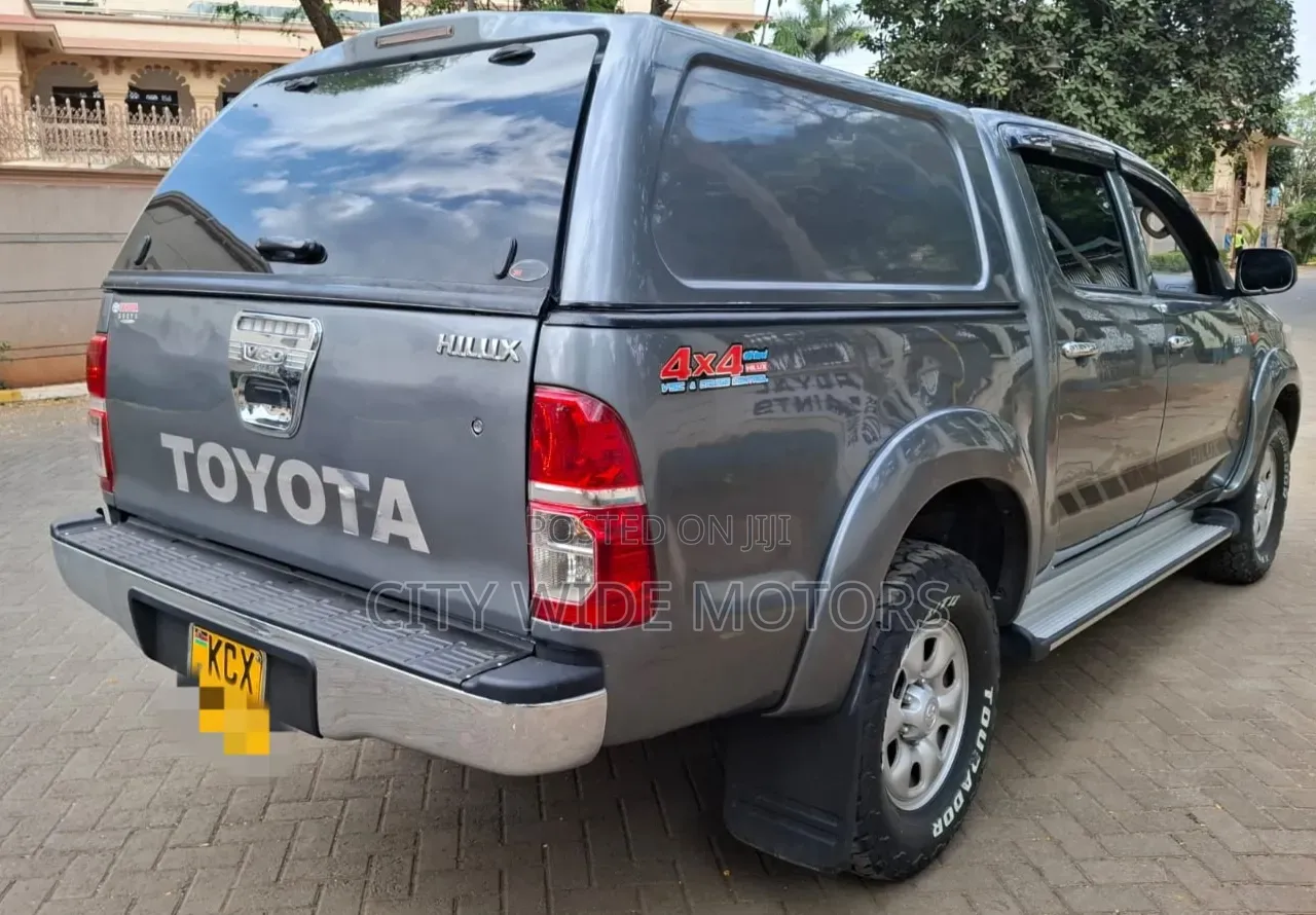Toyota Hilux 2013 Silver