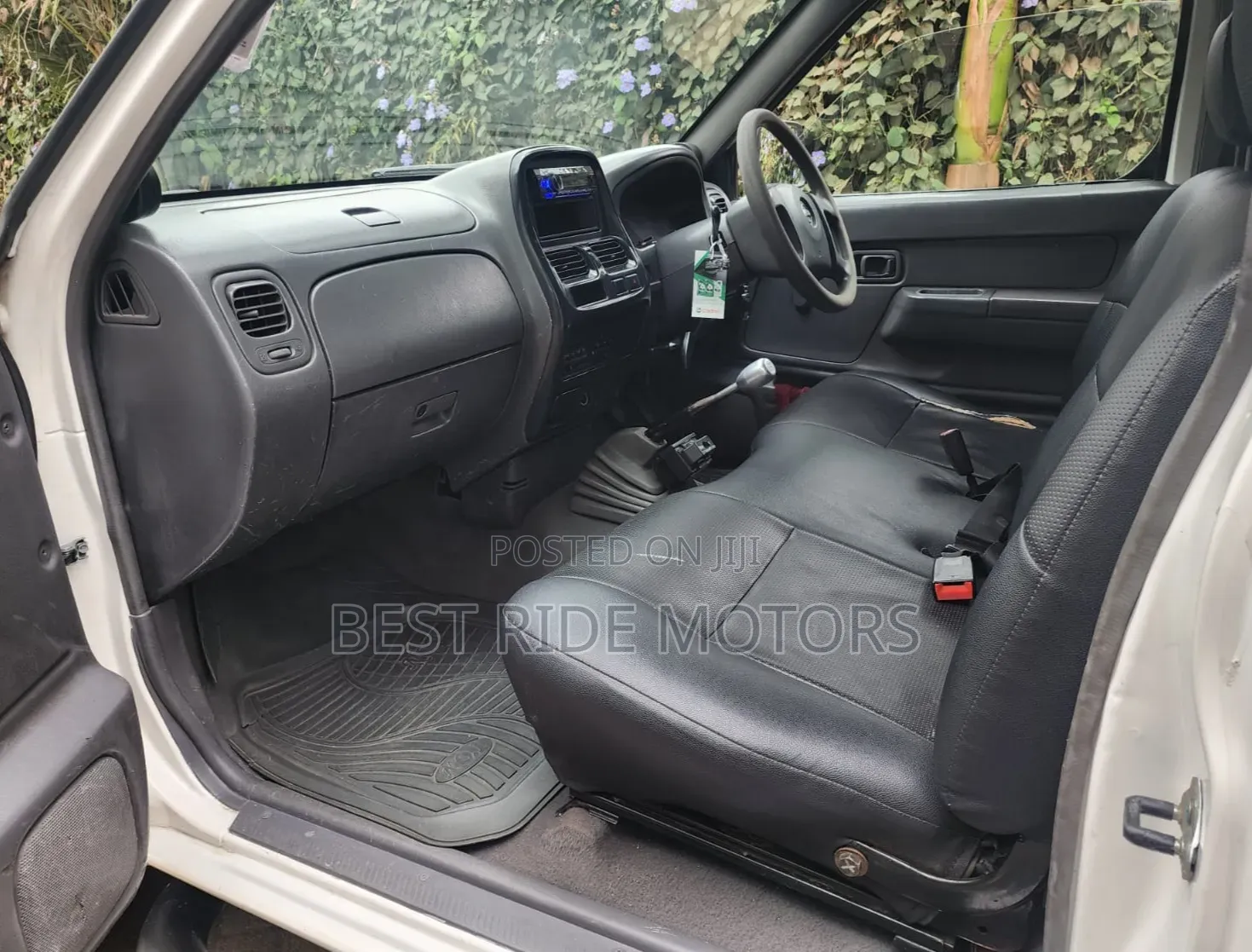 Nissan Hardbody 2012 White