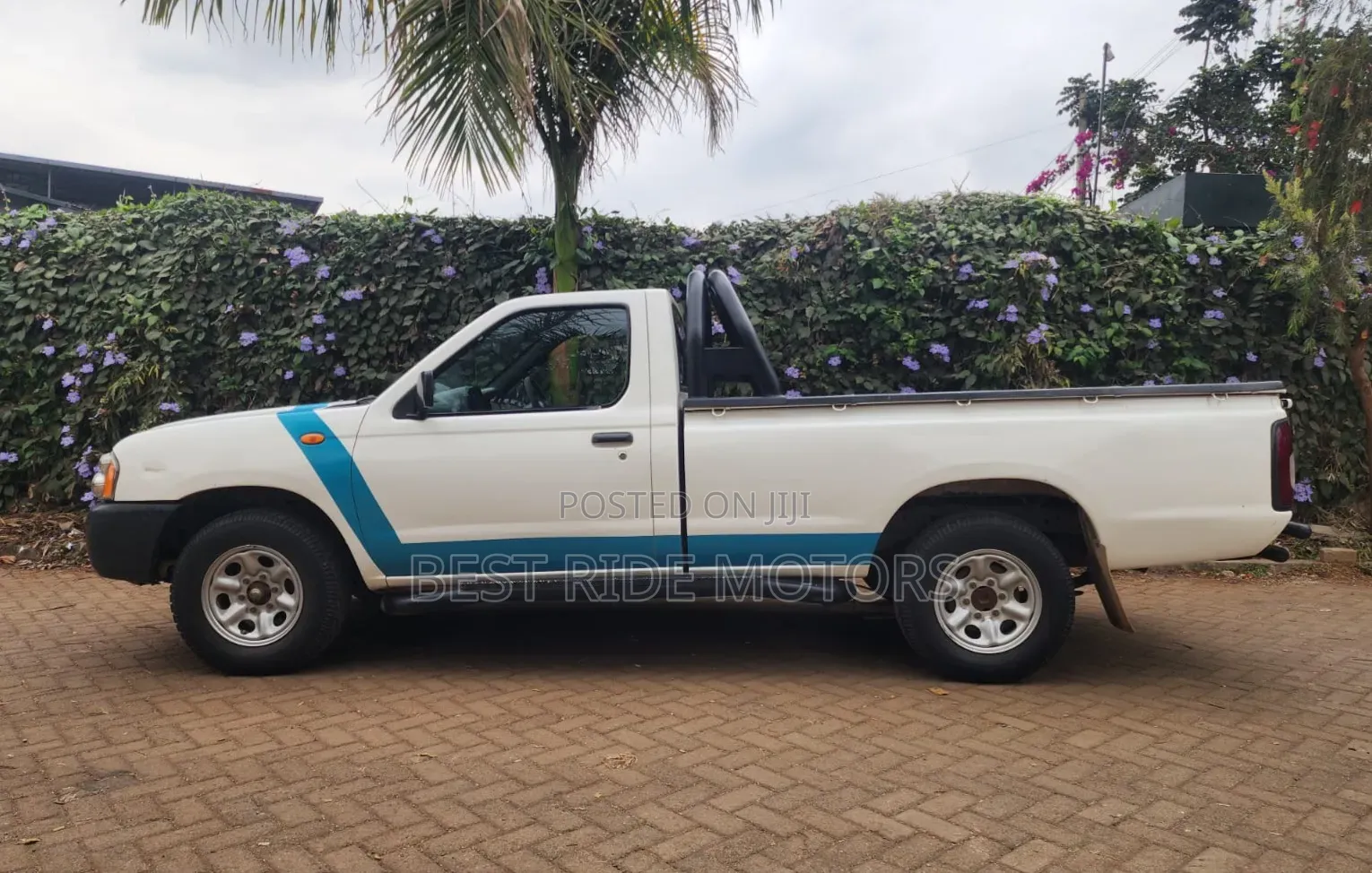 Nissan Hardbody 2012 White