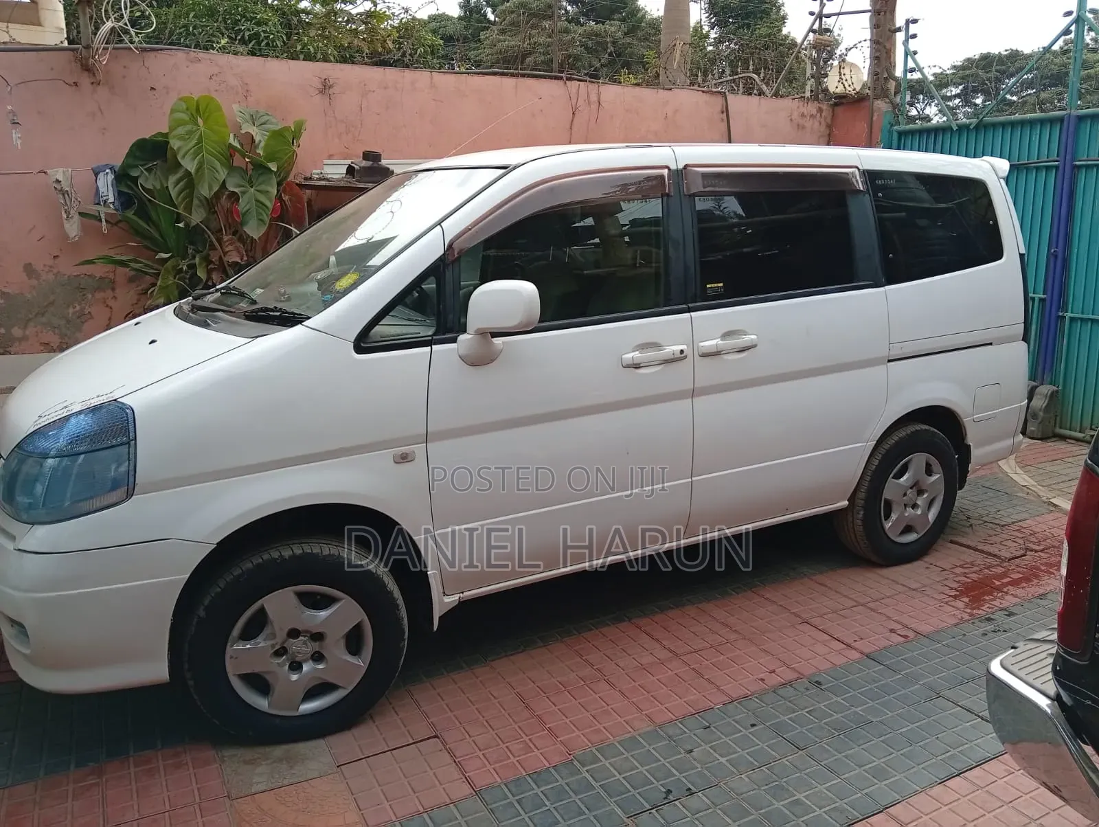 Nissan Serena 2000 White