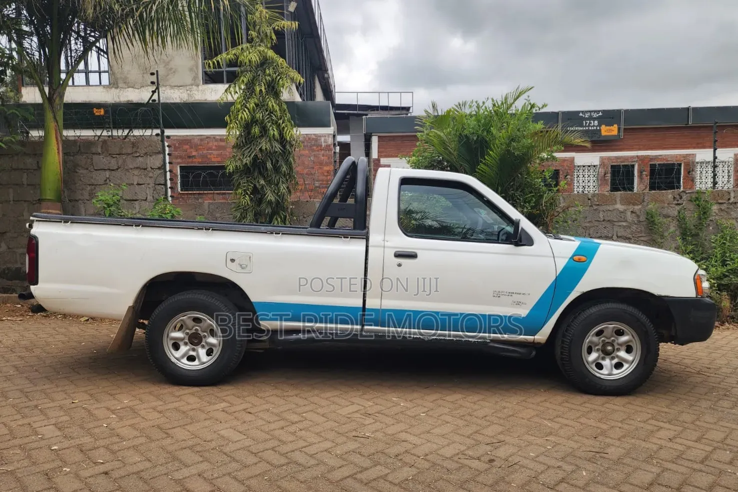 Nissan Hardbody 2012 White