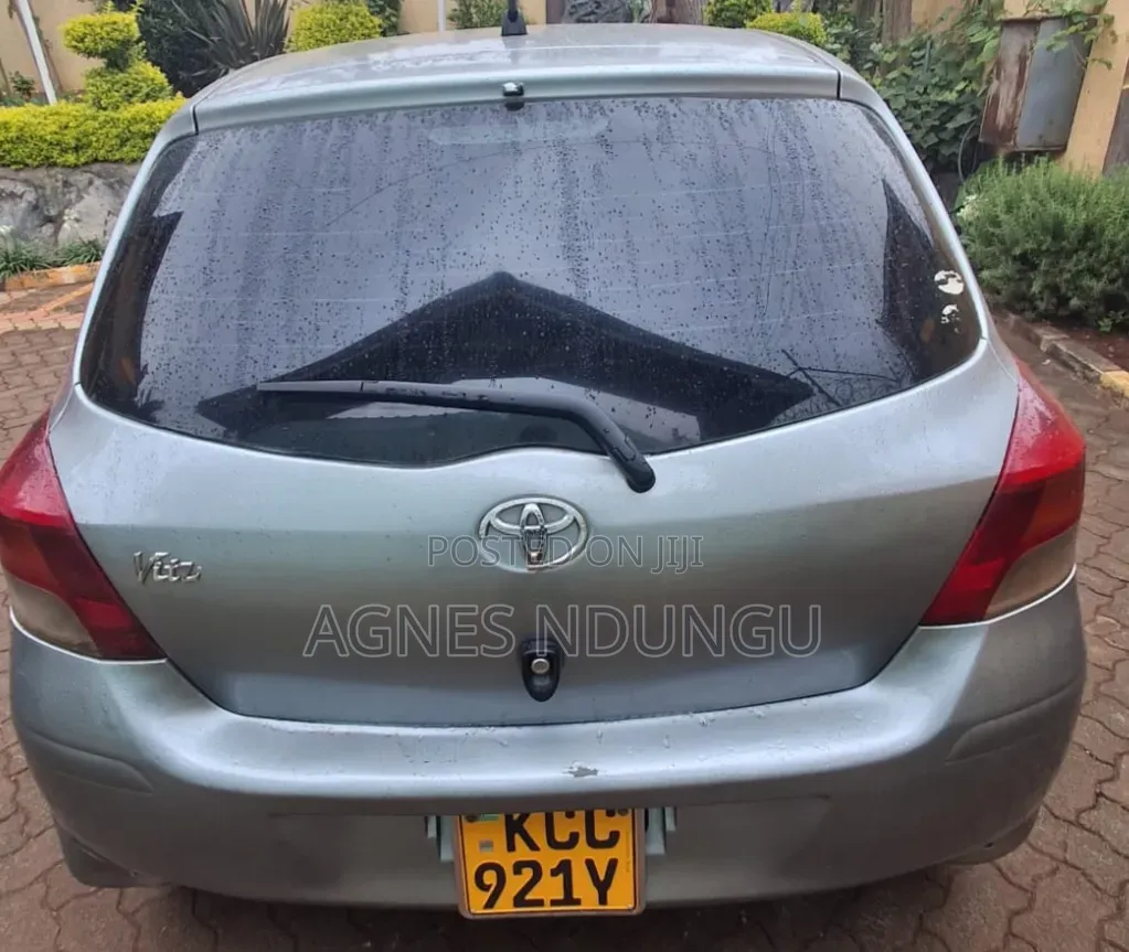 Toyota Vitz 2007 Silver