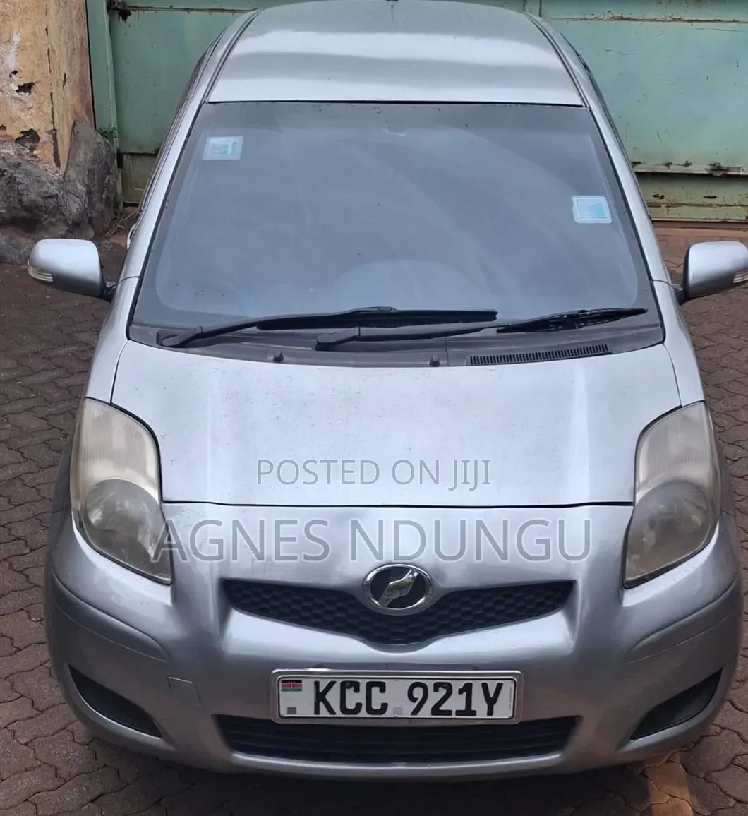 Toyota Vitz 2007 Silver