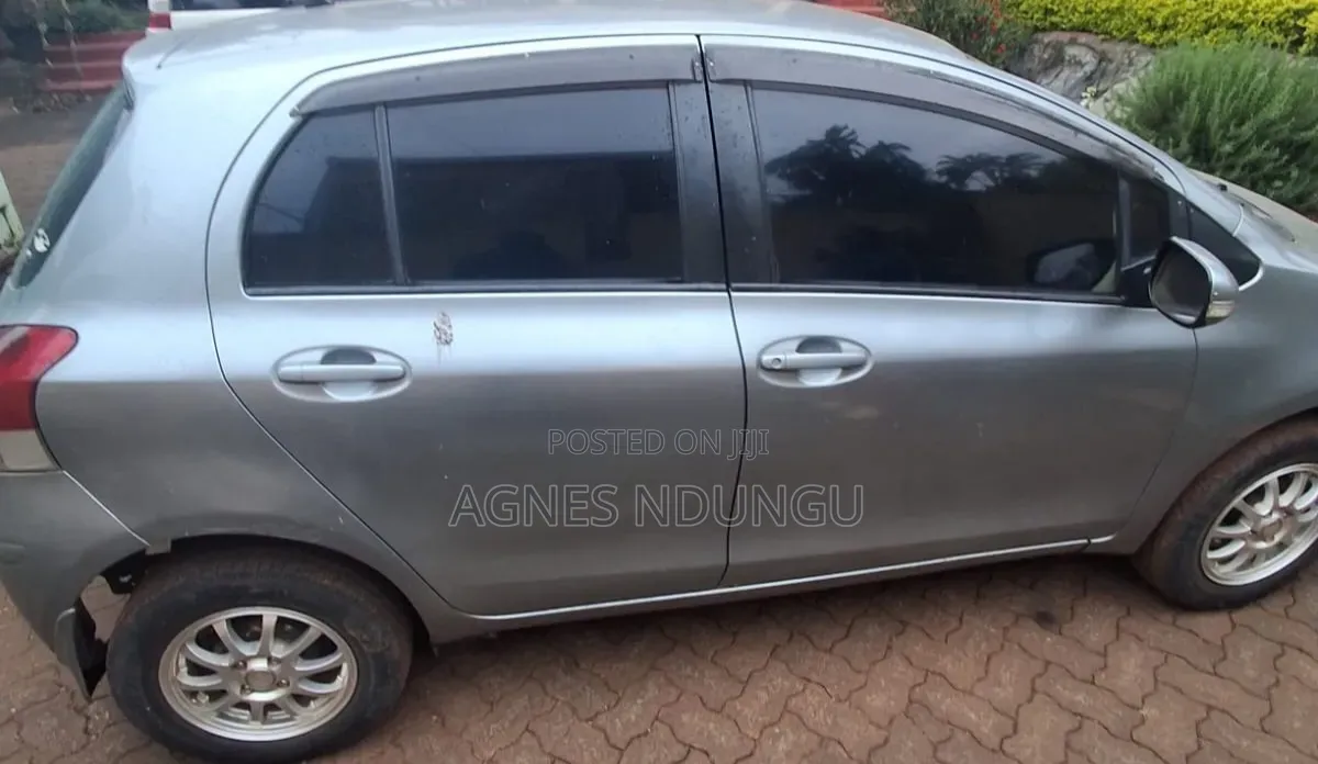 Toyota Vitz 2007 Silver